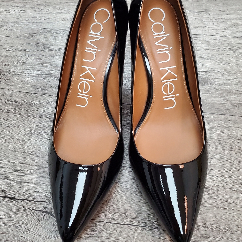 Calvin Klein Black Pumps Shoes. Size 9.5. Heels 3.5". NEW